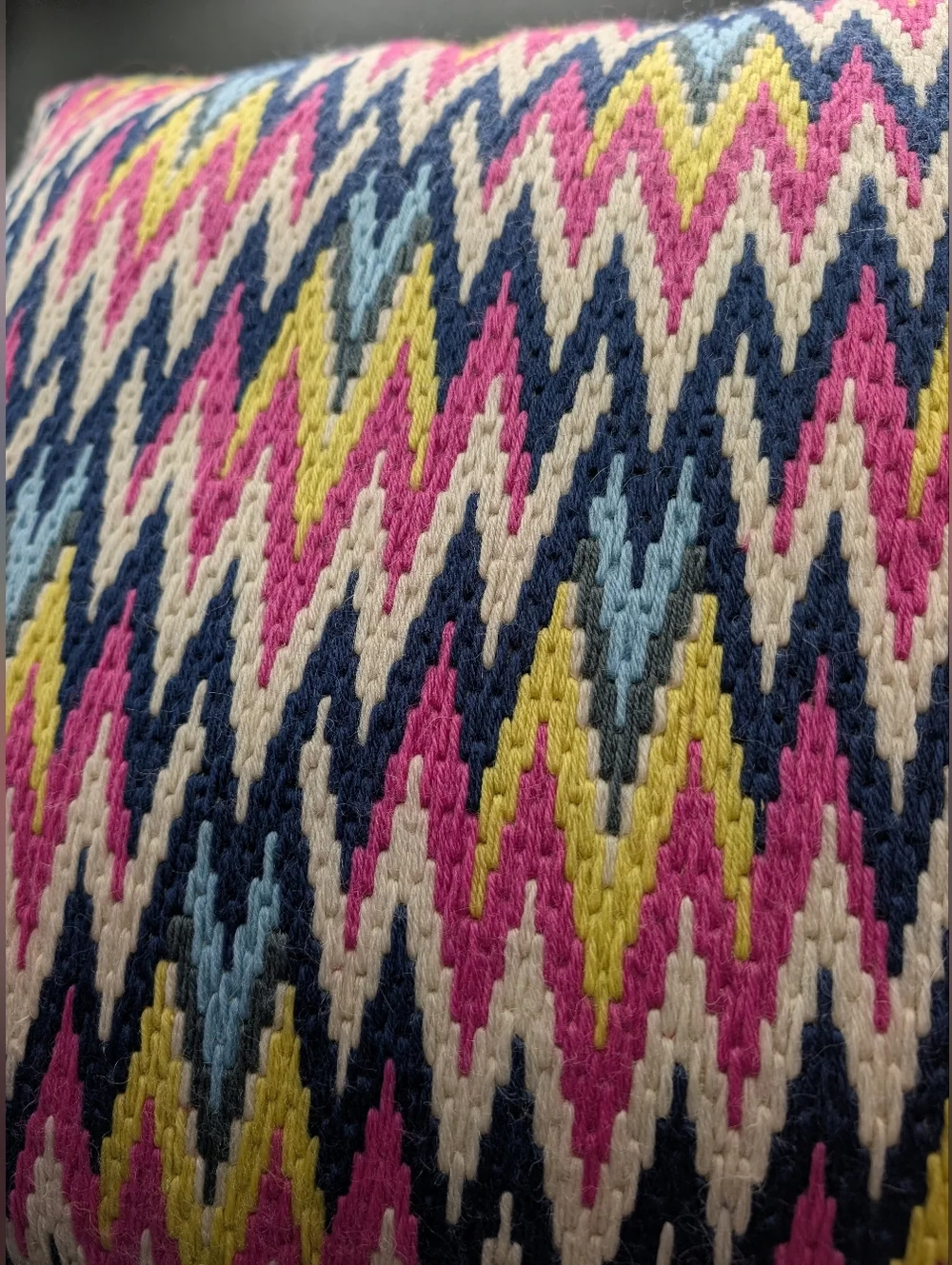 Jonathan Adler Bargello 20x20 Needlepoint Zigzag Throw Pillow Multicolor EUC